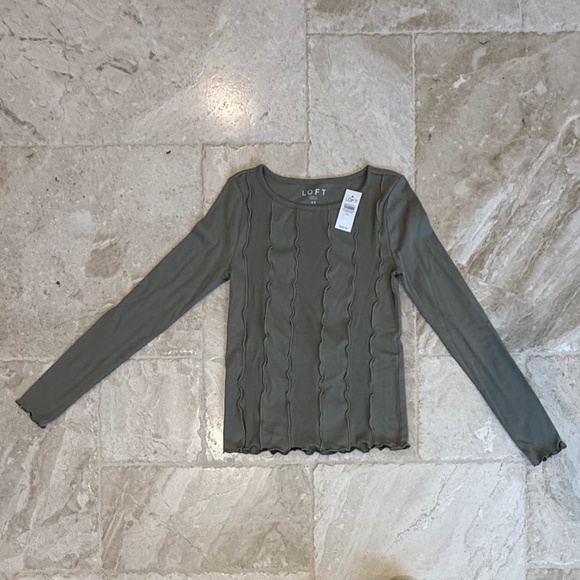 NWT Loft Ruffle Trimmed Ribbed Tee (XS) - Picture 2 of 5